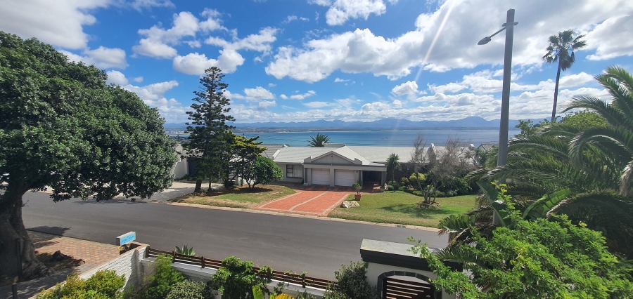 4 Bedroom Property for Sale in Linkside Western Cape